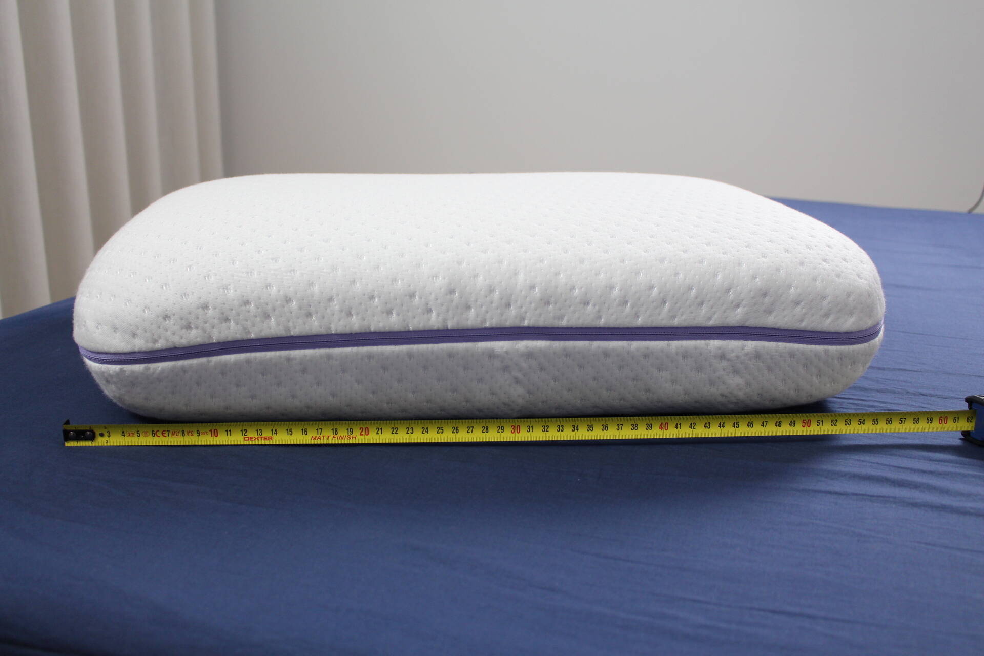 Das Kissen ist 60 cm lang... Foto: © Schlaf.de